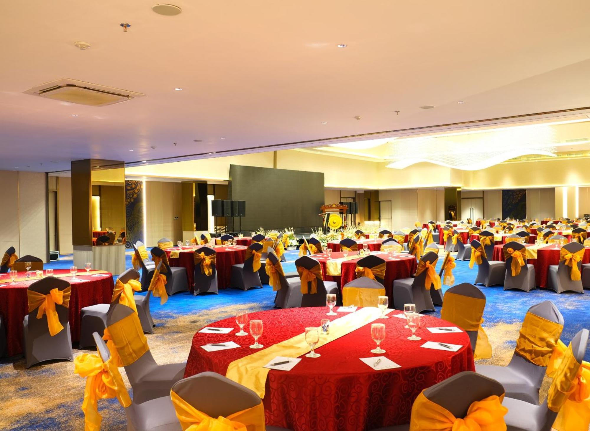 Pentacity Hotel Balikpapan Exterior photo